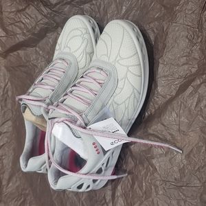 NWT Ecco Sz 38 golf shoes
